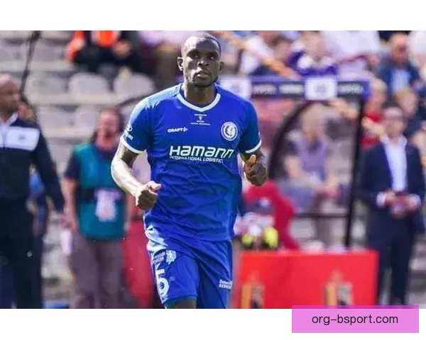 恩加德乌国安防线防空能力突出多次头球建功成为定点战术核心