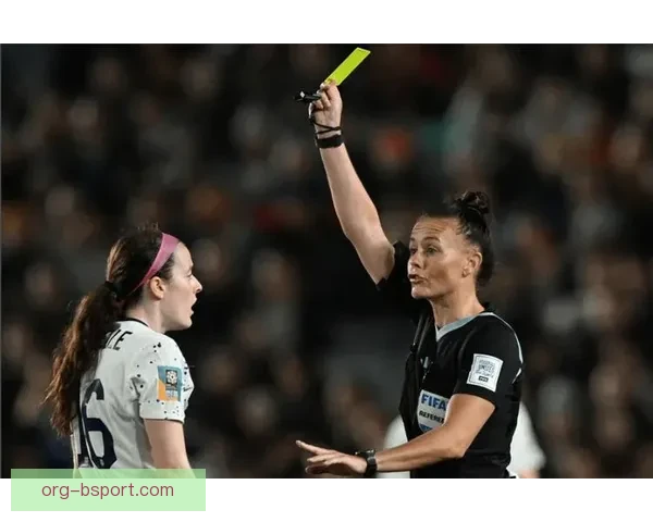 桑尼·辛格·吉尔成为英超历史首位南亚裔主裁判标志性时刻