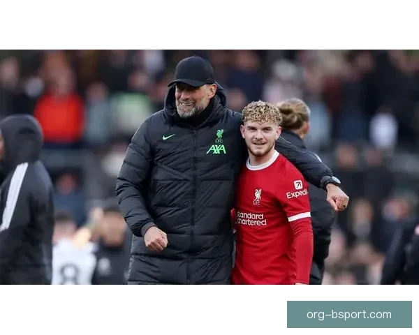 哈维·埃利奥特训练中脚部骨折将长期缺阵引发关注 哈维·埃利奥特训练中脚部骨折将长期缺阵引发关注