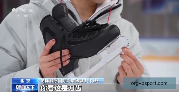 冰球换刃流畅，靠脚踝控制与重心转移保持速度